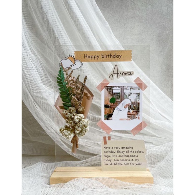 kado akrilik custom/ kado ulang tahun akrilik/ kado wisuda akrilik/ kado unik/ buket bunga kering