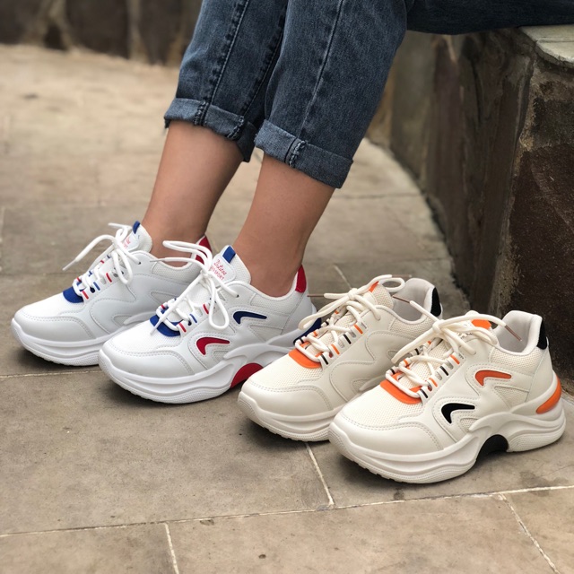 D16 sneakers import