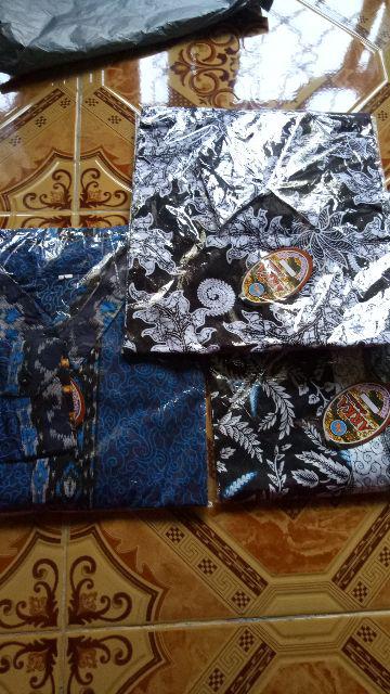 Kemeja Batik Pria Modern Lengan Panjang Motif Mega Mendung Biru Dan Coklat