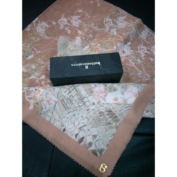 preloved british brick buttonscarves