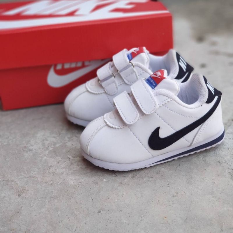 SEPATU ANAK NIKE CORTEZ FOREST WHITE BLACK / FREE BOX & KAUS KAKI YAH KAK .