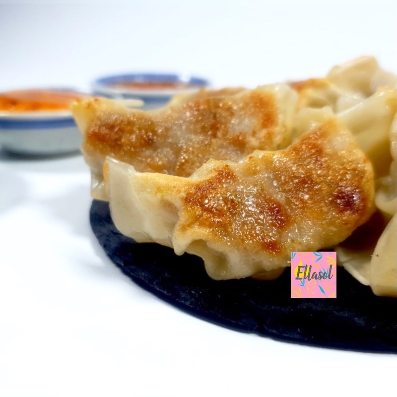 

japanese gyoza by Ellasol (HALAL) / gyoza pangsit enak