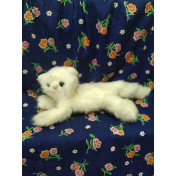 Boneka Kucing putih
