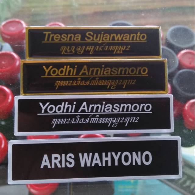 

Name tag nama dada