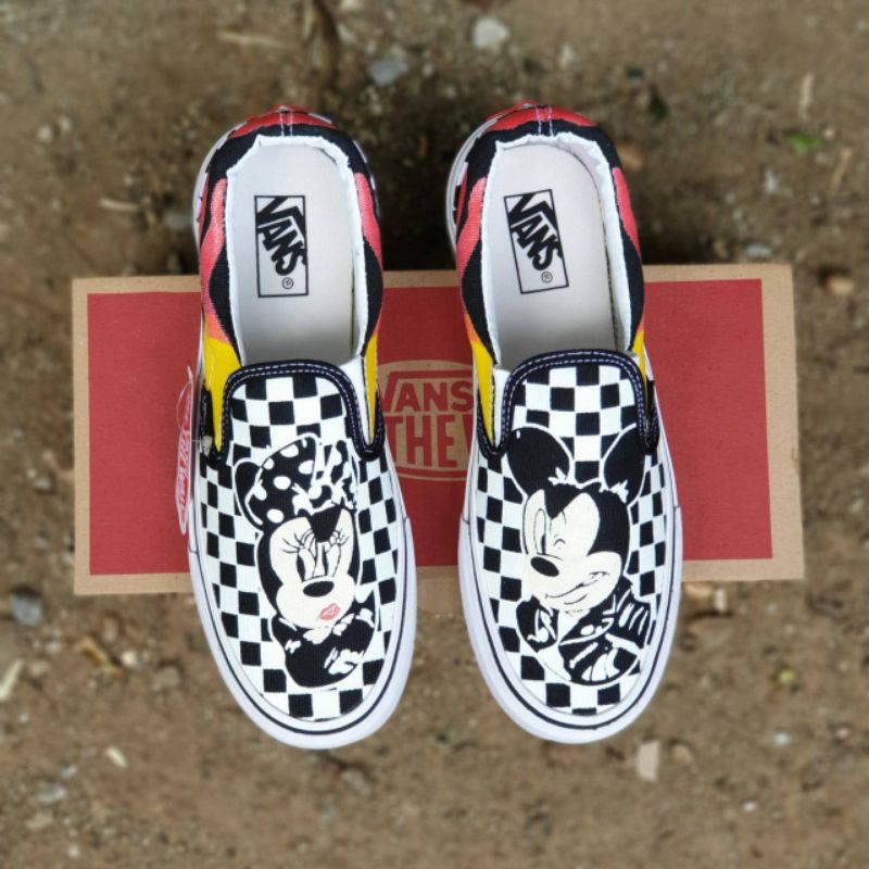 Sepatu Vans Slip on Mickey Mouse Cewek. Ukuran 36-40