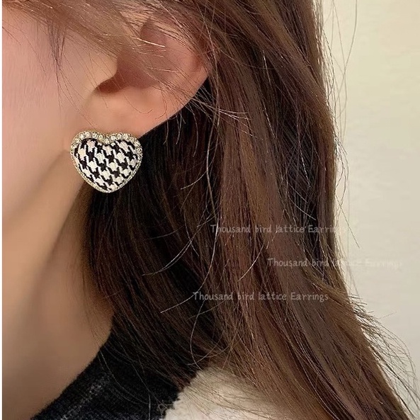 Anting Stud Hias Mutiara Berlian Imitasi Warna Hitam Gaya Retro Korea Untuk Musim Gugur Dan Dingin