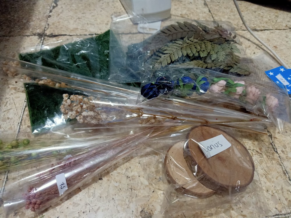 Tempat Display Bantalan Cincin Tali Samping Krem Mahar Seserahan