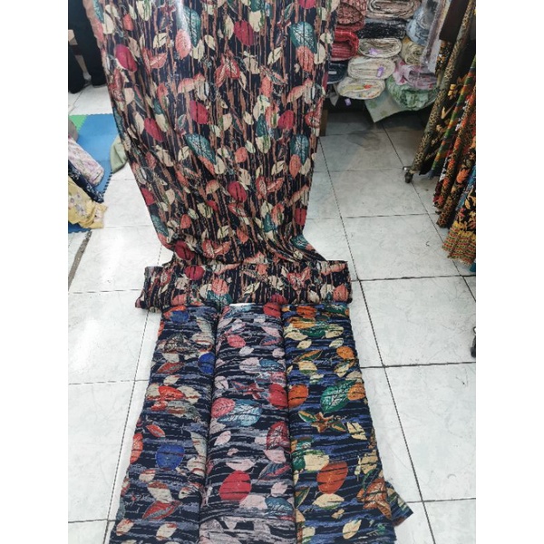 kain rayon motif daun. exclusive/eksklusif. murah. adem. lembut. gamis/blus