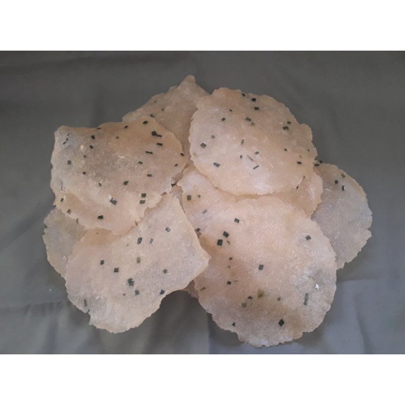

Kerupuk singkong/ kerupyk sermier/ opak singkong. Dijamin GURIH, RENYAH, DAN ENAAKK