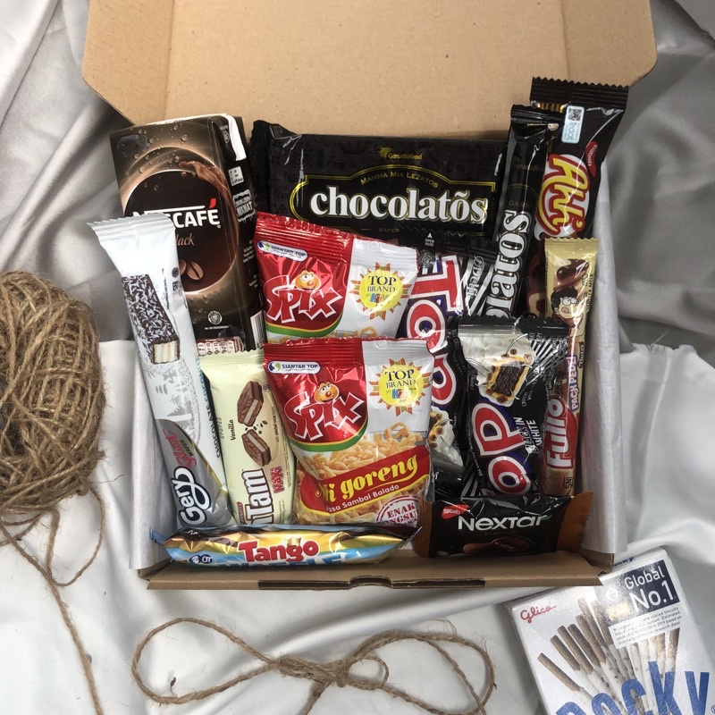 

snackbox | Snack Box | Giftbox | Kado Wisuda | Kado Sidang | Kado Ulang Tahun | Hampers