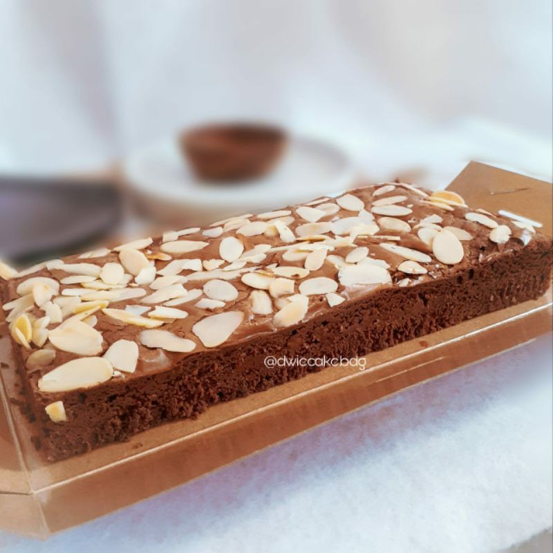 

brownies panggang almond/brownies bakar/browniesbandung/promobrownies/fudgy brownies