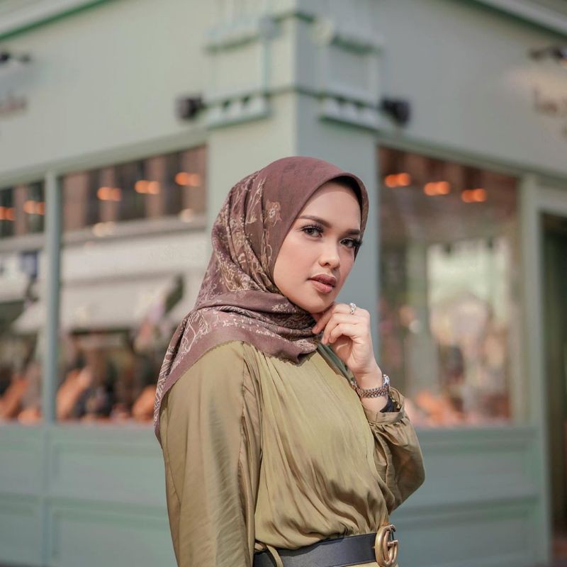 button scarves british series