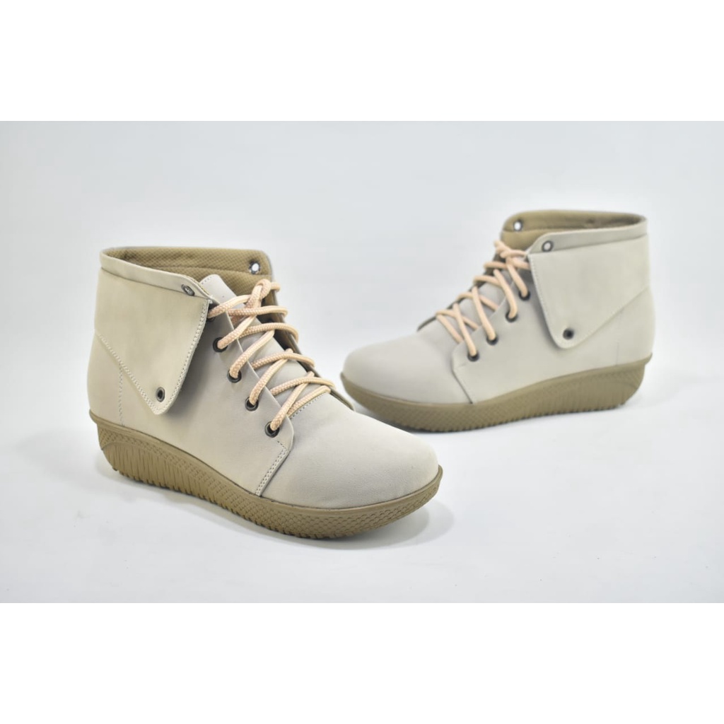 Sepatu Boots Wanita Korea Murah Original Kasual Sintetis Cream