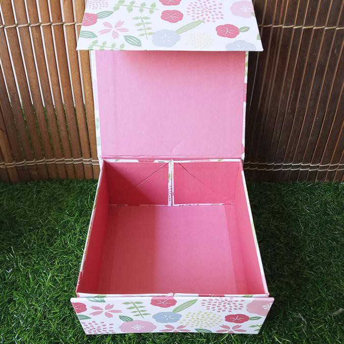 

Paper Gift Box Tebal Perekat Magnet / Kotak Kado Persegi Tokotaraka94