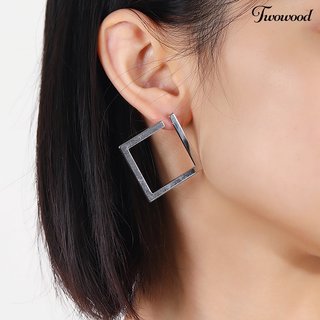 1 Pasang Anting Stud Bentuk Persegi Geometris Model Terbuka Bahan Alloy Untuk Wanita