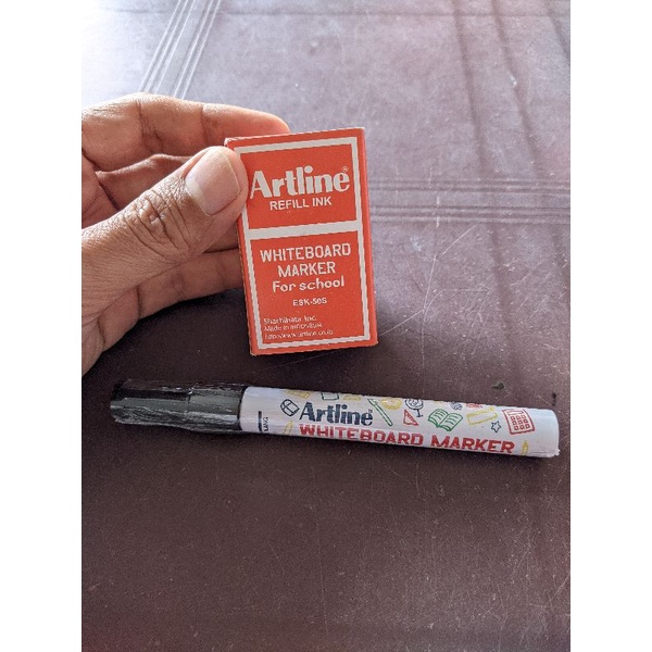 

1 set spidol whiteboard warna hitam + refill merk Artline by Shachihata Japan
