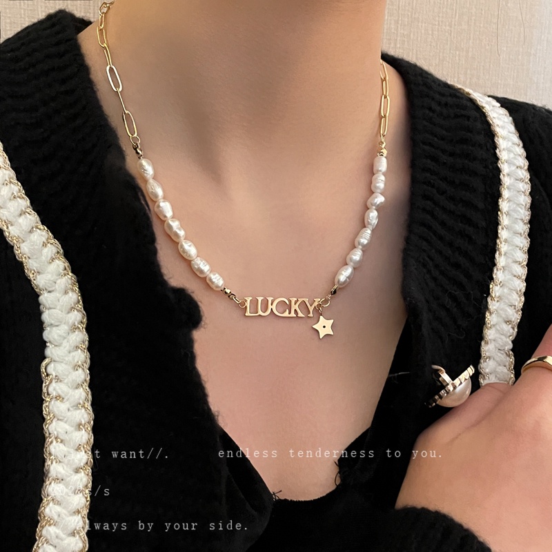 Kalung choker Rantai Klavikula Desain Tulisan lucky Aksen Mutiara Untuk Wanita