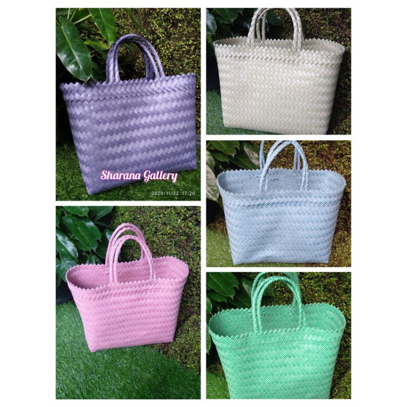 tas anyaman plastik untuk souvenir size (M) P:27 L:12 T:23