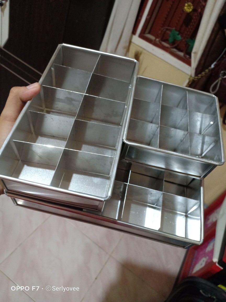 Loyang Brownies Sekat 10x10x4/loyang Roti Unyil/ Loyang Sekat Mini