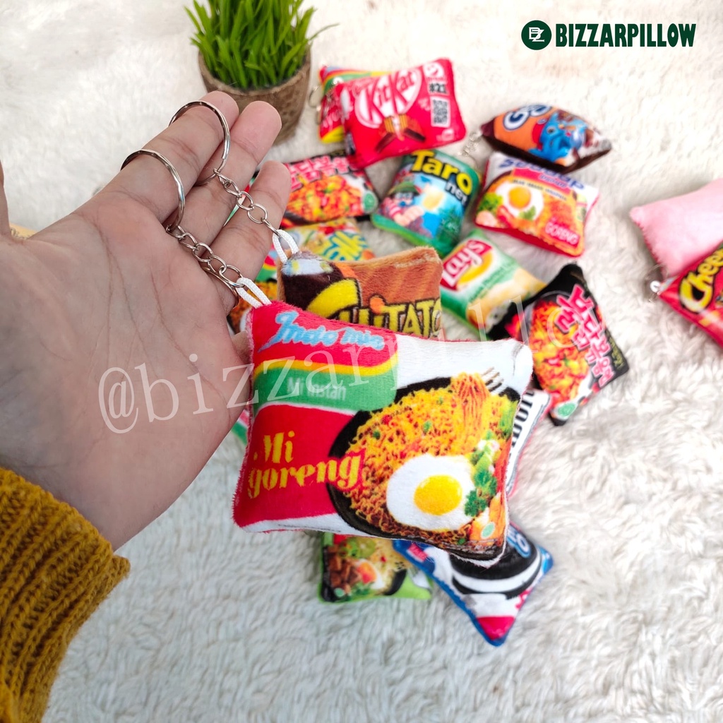 BIZZARPILLOW SOUVENIR GANTUNGAN KUNCI SNACK BZ172