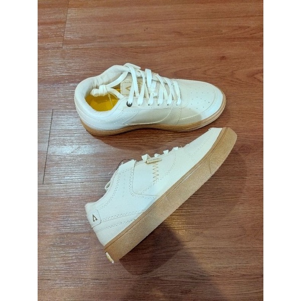 Aerostreet Hoops Broken White Gum - Sepatu Sneakers