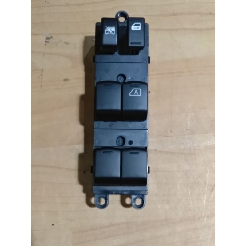 Master power window grand livina