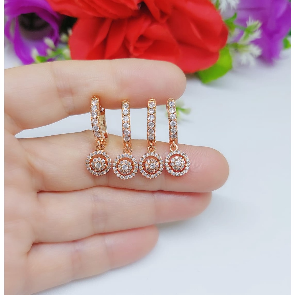 Anting penuh permata