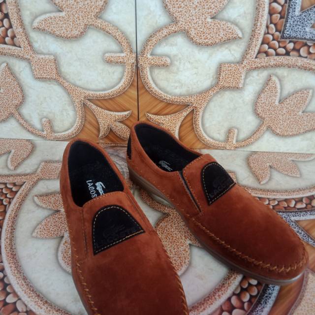 Sepatu Kulit Lacoste