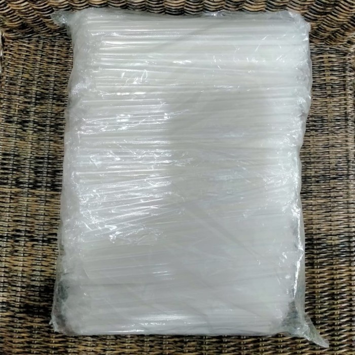 Sedotan putih runcing bungkus plastik