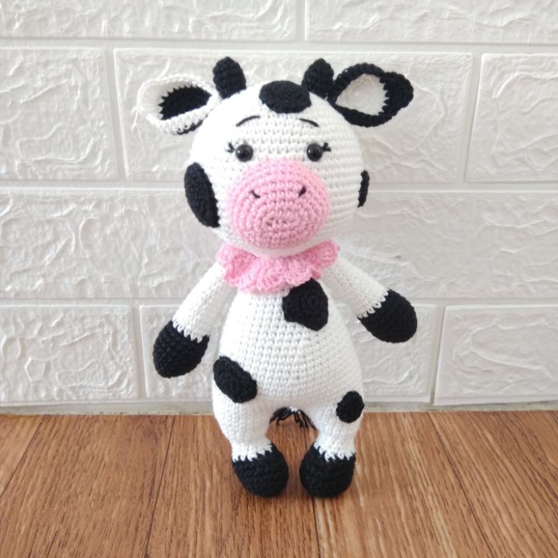 Boneka rajut sapi