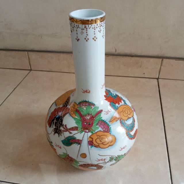 Keramik Antik Guci Putih