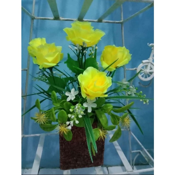 bunga plastik unik-pot kayu(bunga plastik meja kasir)