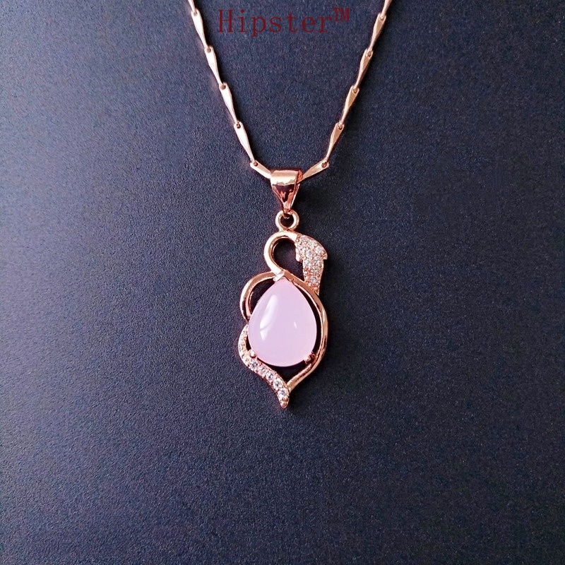 Affordable Luxury Fashion Rose Gold Natural Pink Gemstone Hollow Pendant Simple Clavicle Chain