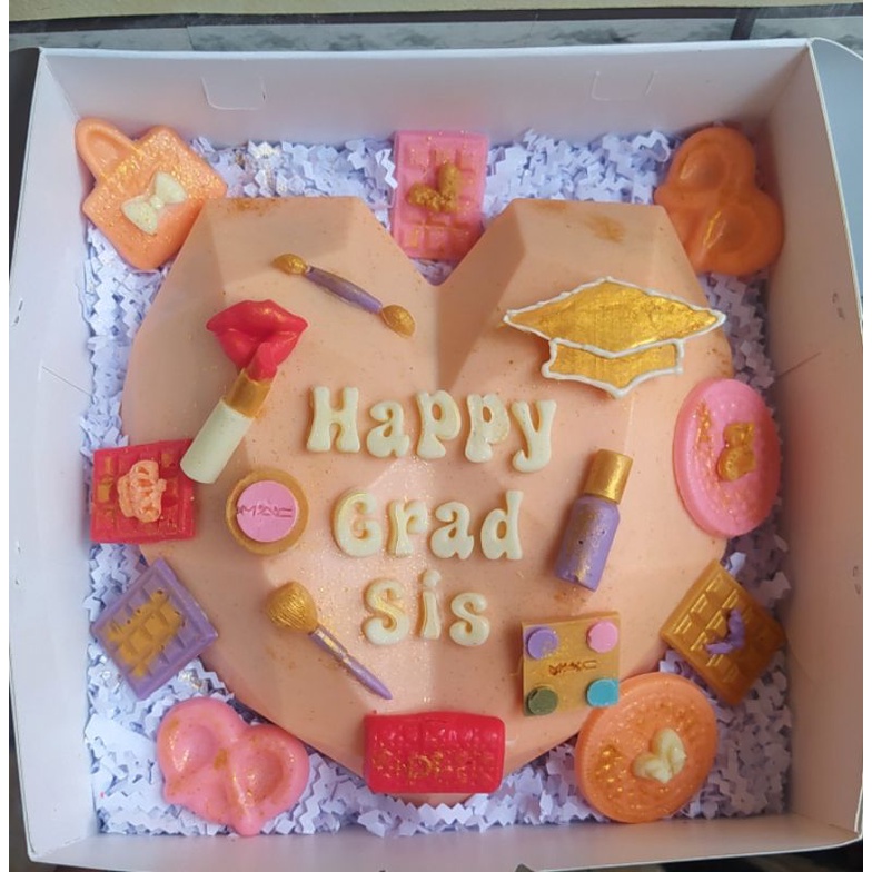 

pinata cake peach