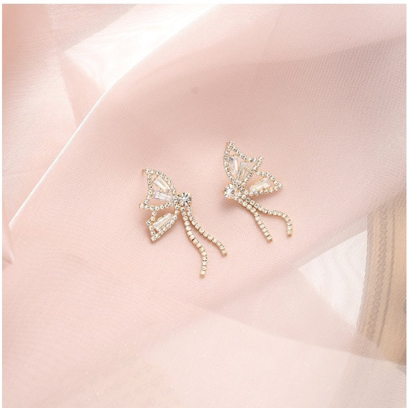 Anting Tusuk Gantung Silver Desain Kupu-Kupu Hias Zircon + Berlian Imitasi Gaya Simple / Trendy Untuk Wanita