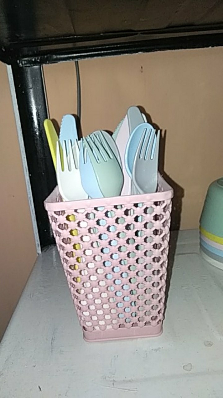 Khallas Peralatan Makan (sendok Garpu Pisau) Set Isi 18 Aneka Warna Bpa Free