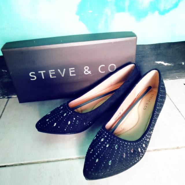 Sepatu STEVE & CO