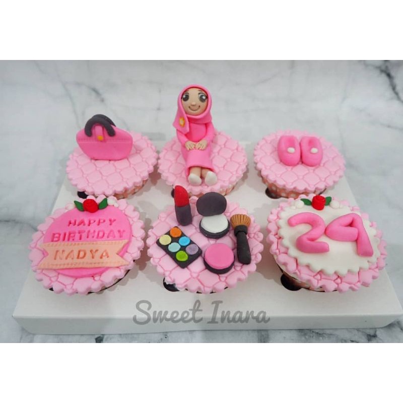 

Cupcake Ulang Tahun Tema Make Up Girl / Cupcake Make Up