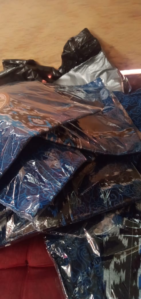 Kemeja Batik Pria Modern Lengan Panjang Motif Mega Mendung Biru Dan Coklat