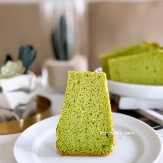SLICE CLASSIC PANDAN CHIFFON CAKE BY ARUMANIS_INDO
