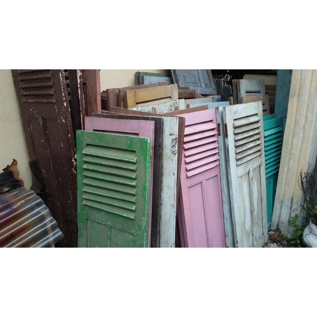 Jendela kayu motif krapyak kuno