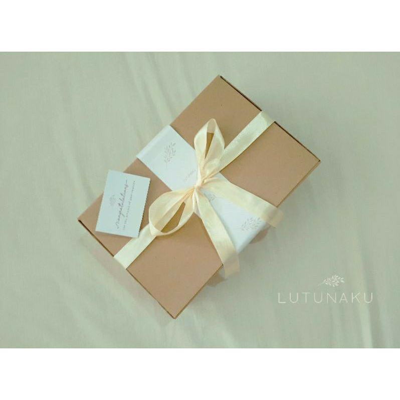 

Box Kado dan Kartu Ucapan