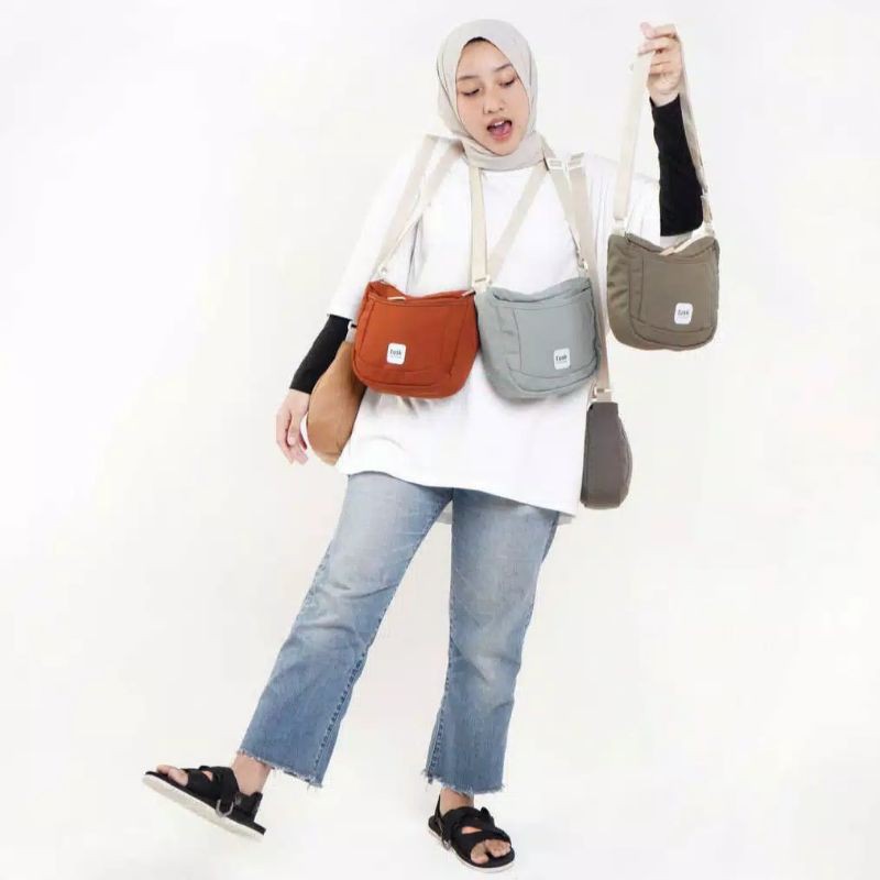 Tas Wanita Slingbag TUSK Naci Series