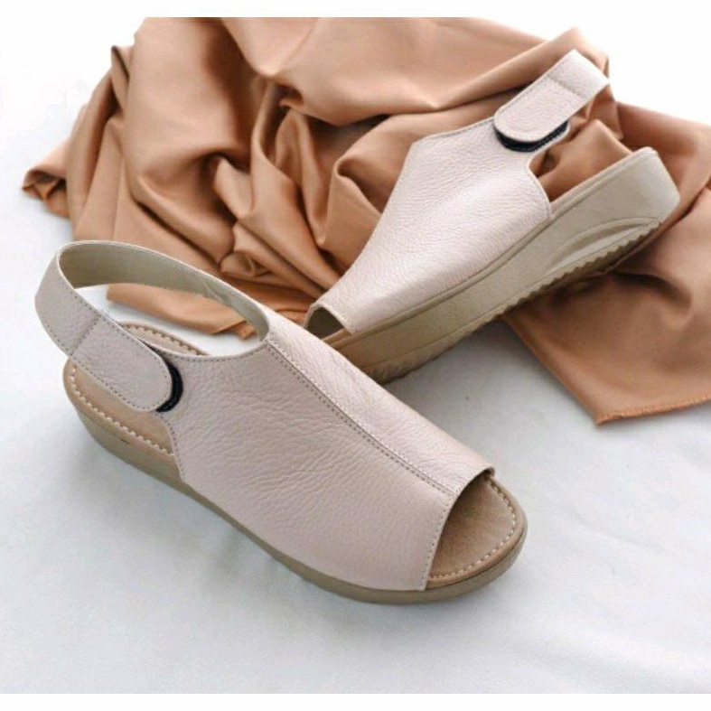 Sandal Kulit Wedges Wanita