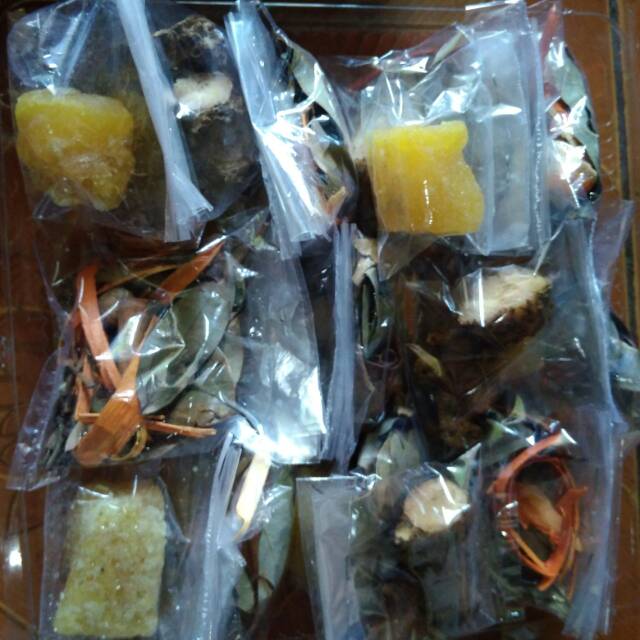 

Wedang Uwuh 1 box isi 10pcs