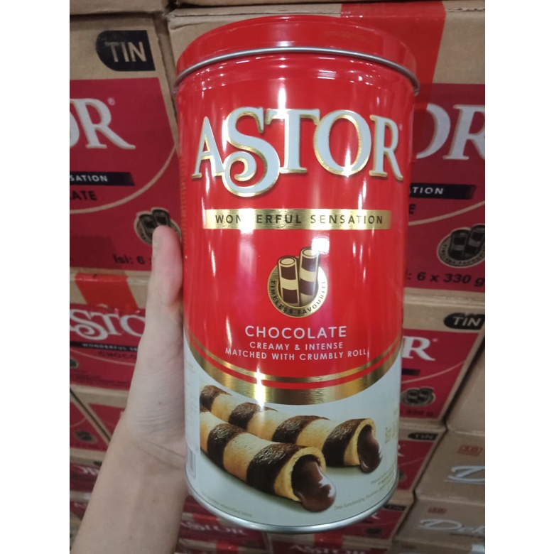 

READY JAJAN KALENG ASTOR BESAR 330 GR COKLAT ROLL COKLAT LEBARAN JAJAN KALENG