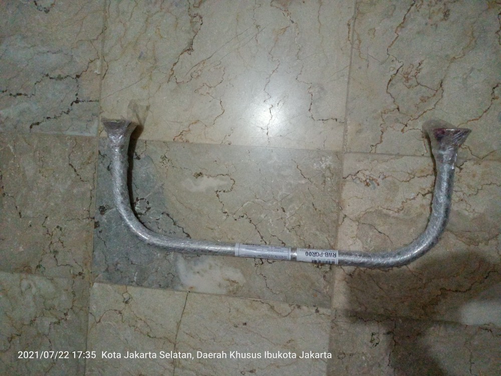 Gantungan  Baju  Dinding  Stainless