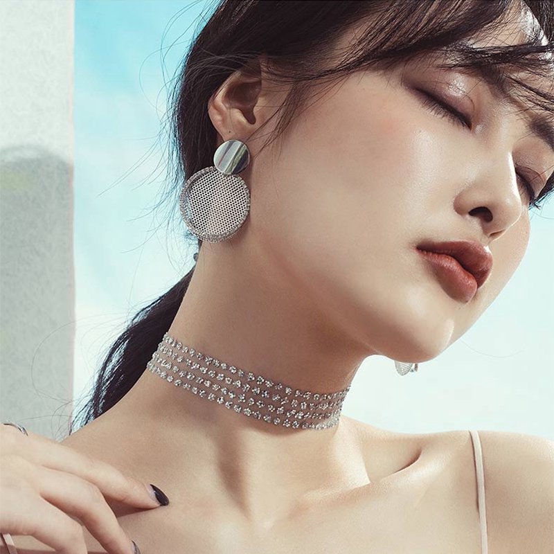 Strap Leher Sexy Bahan Sequin Warna Gold / Silver untuk Wanita