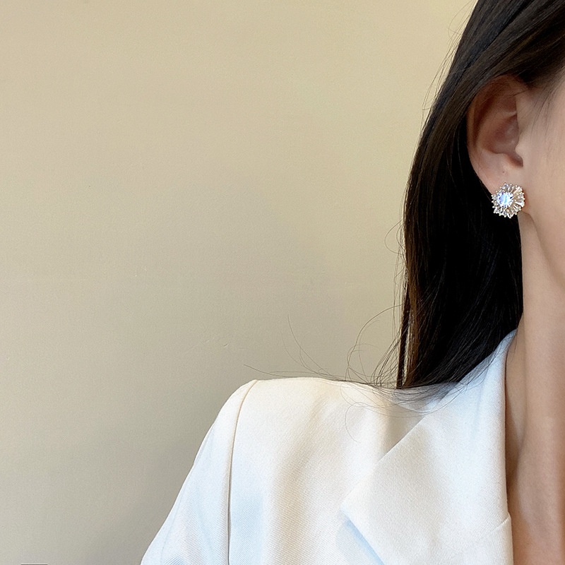 Shuling Top Quality 925 silver needle Super Cute Flower Zircon Stud Earrings Micro-inlaid Circle Earrings Female Diamond Earrings