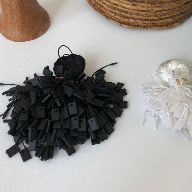 

Tali Hantag Handtag Hangtag Merk warna Hitam dan Putih isi 100 Kualitas Terbaik Termurah